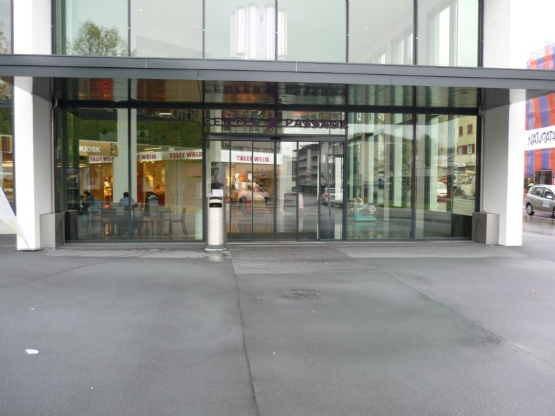 Folien-Klappschott zur Abschottung von Eingangsbereichen